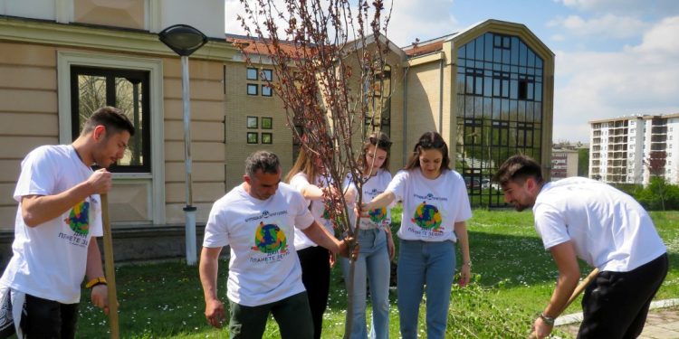 U susret Danu planete Zemlje – zajednička akcija JKP “Šumadija” i srednjoškolaca