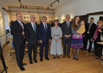 Ambasador Kipra u poseti staroj školi u Topoli