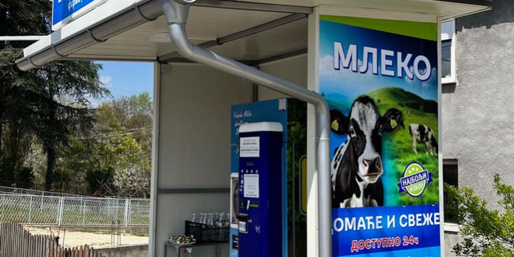 Postavljen prvi mlekomat u Aranđelovcu sa domaćim i svežim mlekom