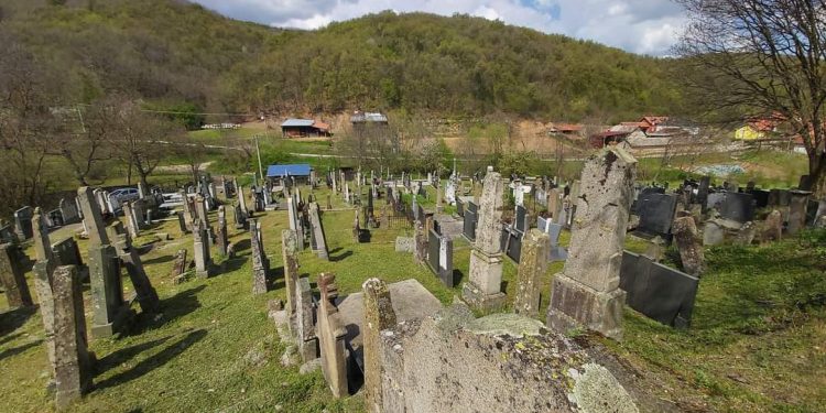Uspešno je privedeno kraju prvo ovogodišnje uređenje seoskog groblja u Stragarima