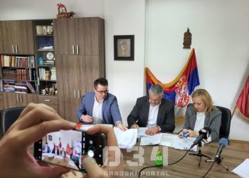 Potpisan sporazum o saradnji Opštine Topola i švajcarsko-srpskog projekta „Znanjem do posla (VIDEO)