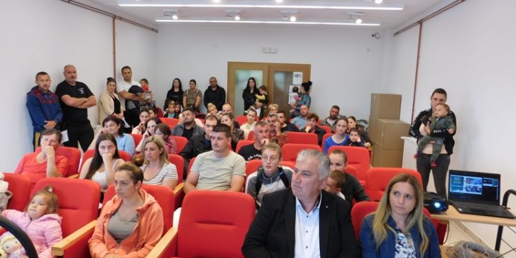 Topola: Dodela dečijih autosedišta