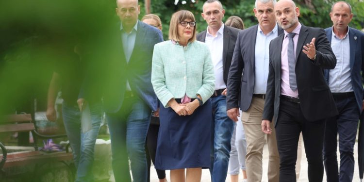 Ministarka Maja Gojković u poseti opštini Topola (Foto Video)