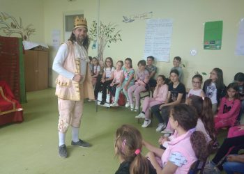 Kulturni centar Topola organizovao gostovanje pozorišta “Zvezdica” iz Zrenjanina, u školama “Milan Blagojević” u Natalincima i “Sestre Radović” u Belosavcima
