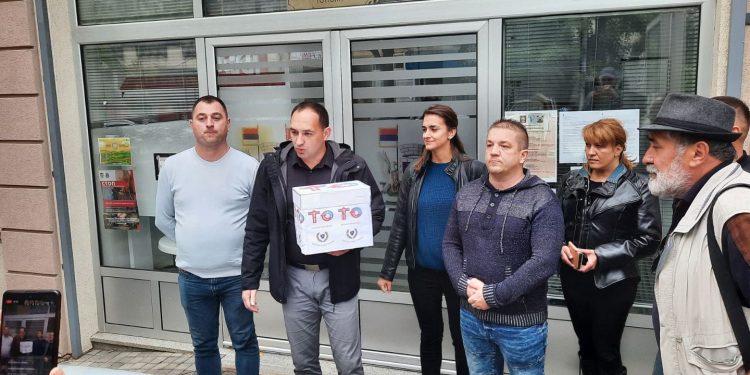 LOKALNI IZBORI 2023: NOVI LJUDI-TOPOLA NAŠA ZEMLJA PREDALI LISTU