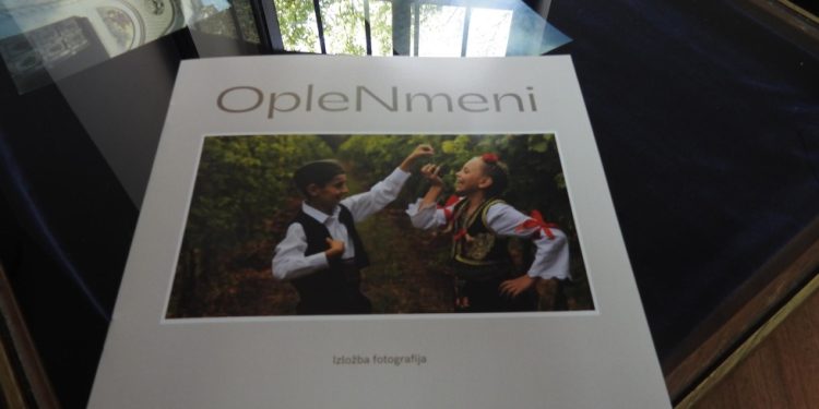 Topola: Izložba fotografija “opleNmeni” (FOTO VIDEO)