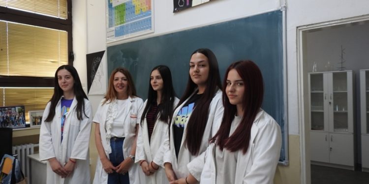 Topola: Srednja škola Kralj Petar I organizovala Dan otvorenih vrata za osnovce (FOTO & VIDEO)
