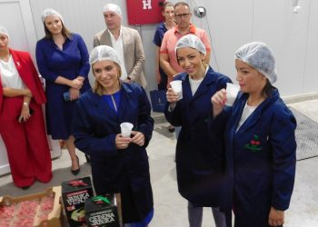 Poseta ministarki Adrijane Mesarovic i Milice Đurđević Stamenkovski, selima Gornje Jasenice (VIDEO)