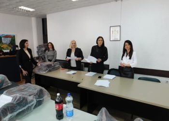 Topola: Dodeljena auto sedišta za decu