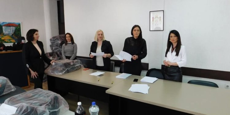 Topola: Dodeljena auto sedišta za decu