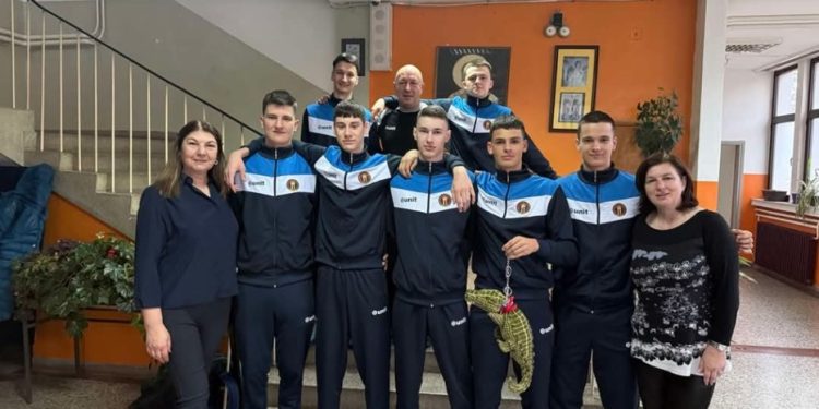 Odbojkaši Srednje škole „Kralj Petar I“ učestvuju na sportskog kampu Karatašu kod Kladova
